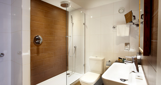 Wembley Hotel Suite Bathroom